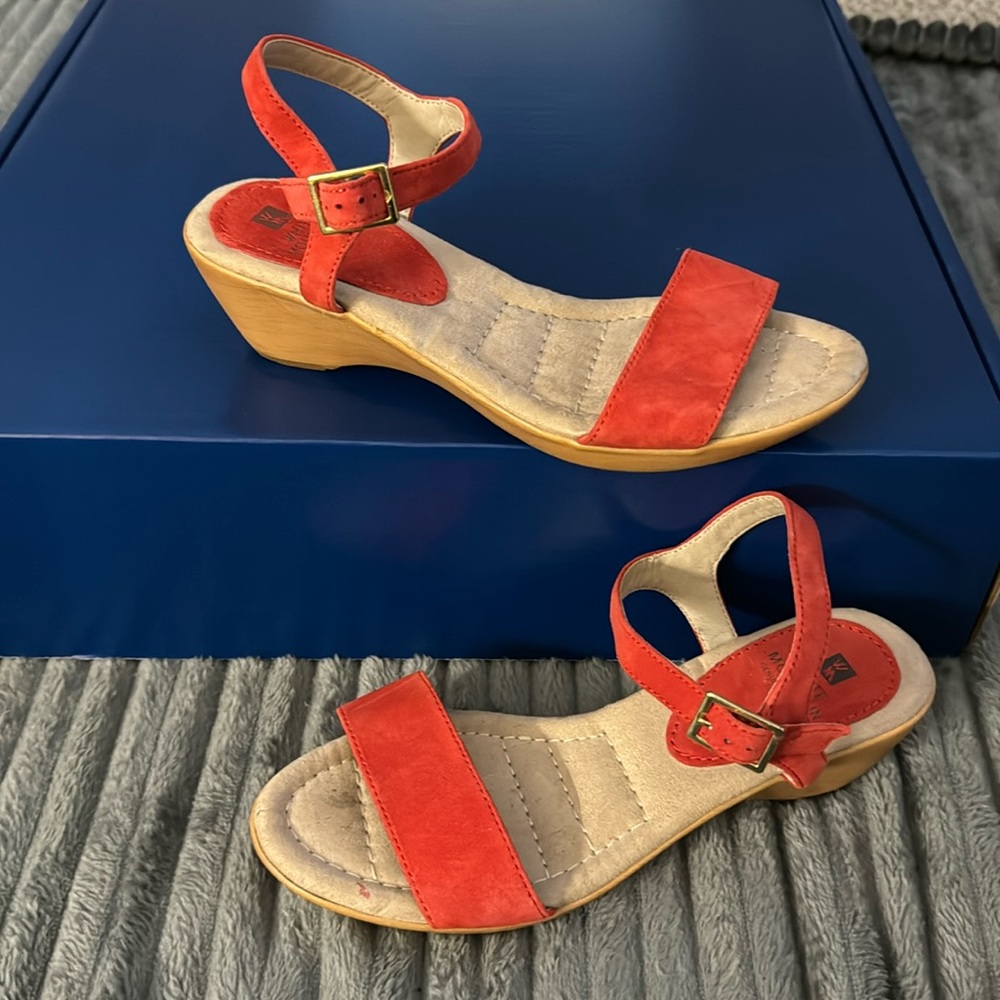 coral/red White Mountain sandals
